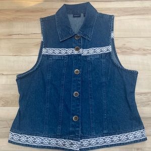 Westbound Denim Vest with White Lace Size M. Two front pockets.
